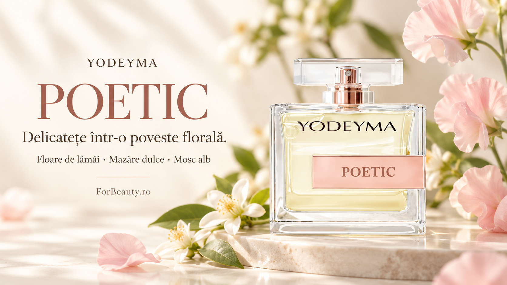 Flacon Yodeyma Poetic lângă flori de lămâi și flori roz de mazăre dulce